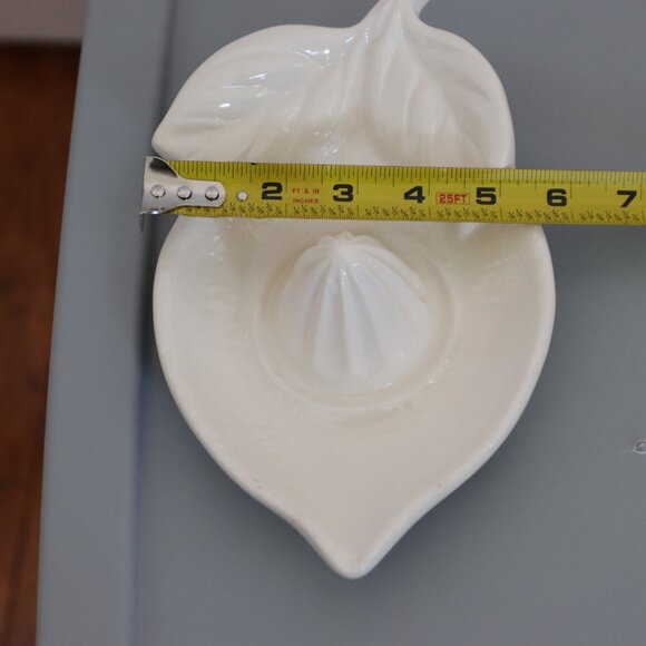 Cream Colored Lemon shaped Citrus Manual Juicer Made in Portugal - Picture 5 of 10